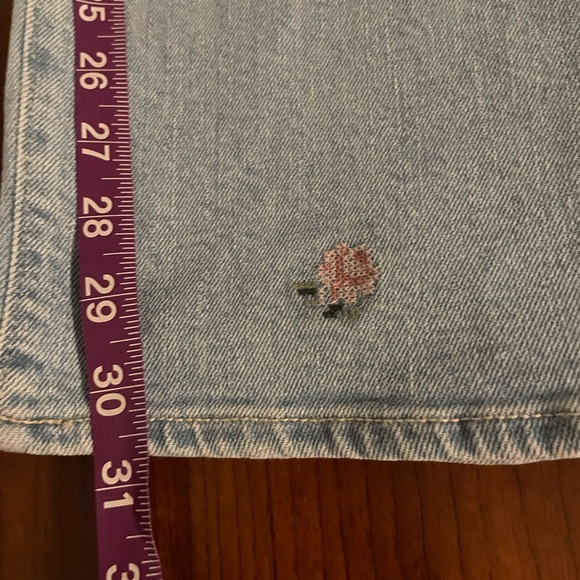 Old Navy Floral Embroidered High-Rise OG loose Jeans Size 4 Like New - Picture 5 of 5